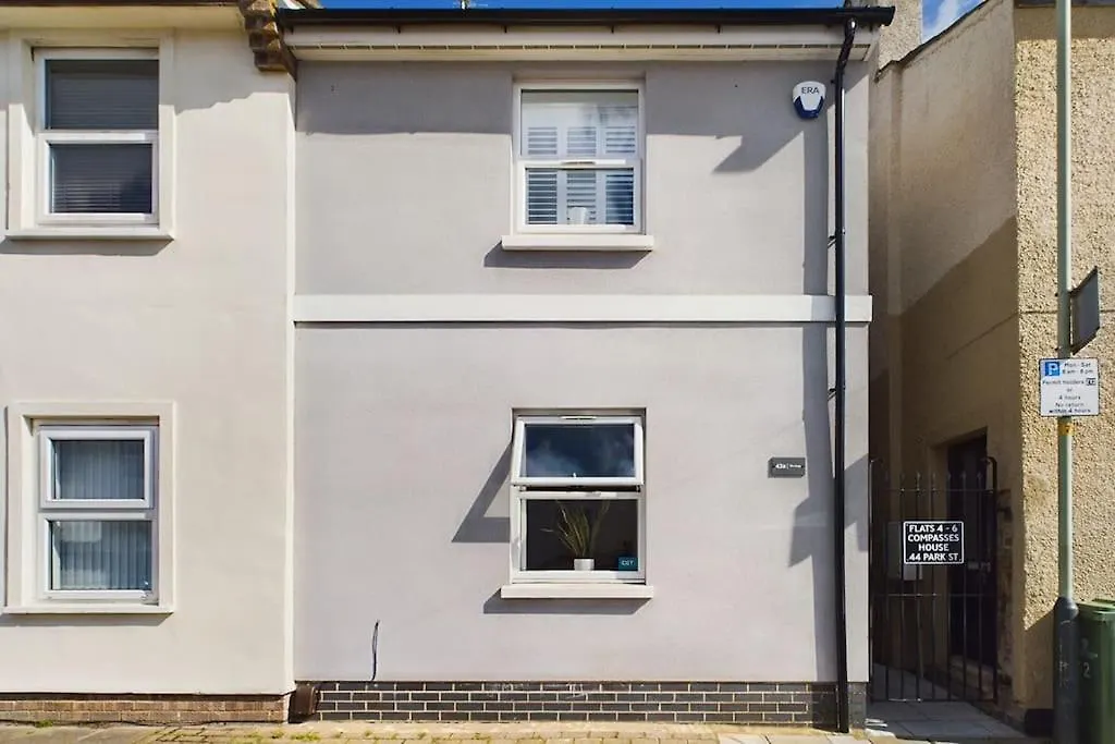 The Snug Central Cosy Good Wi-Fi Cheltenham Holiday home
