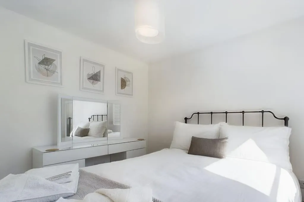 The Snug Central Cosy Good Wi-Fi Cheltenham 0*,  United Kingdom